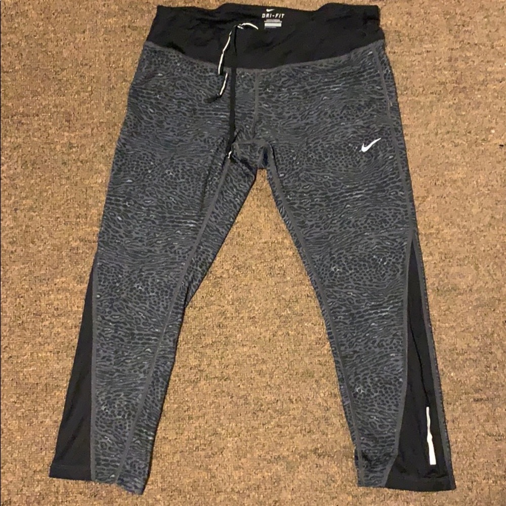 Nike Dri-Fit Cropped Leopard Print Legging L